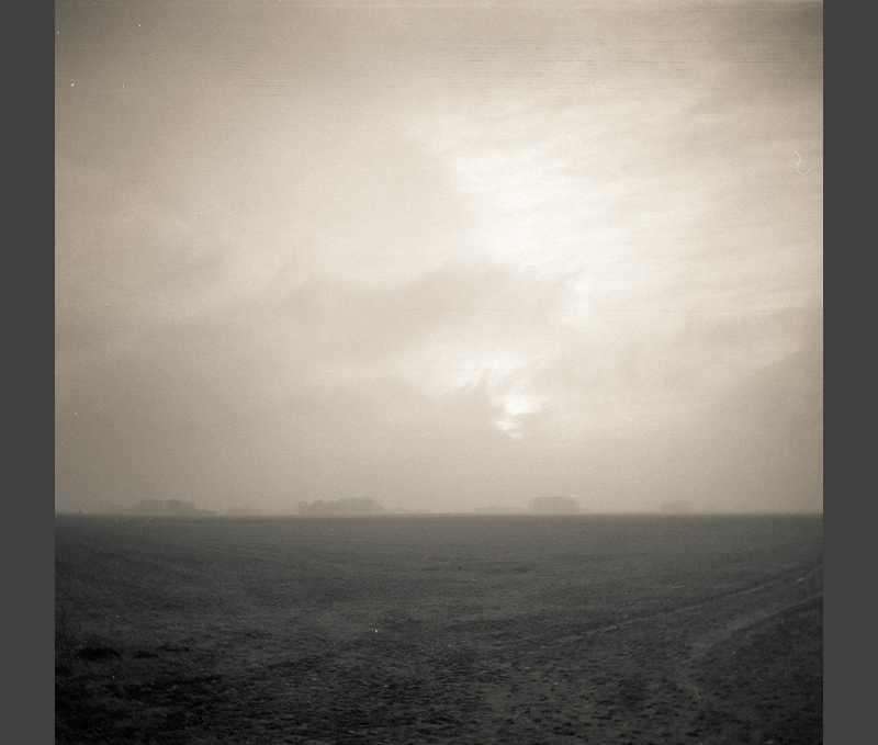 pouva land of mine feldauge schachtberge B&W